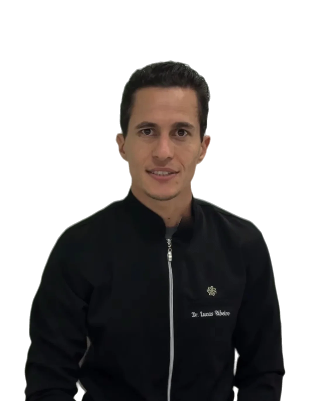Dr. Lucas Ribeiro sorrindo, de uniforme preto com o nome bordado